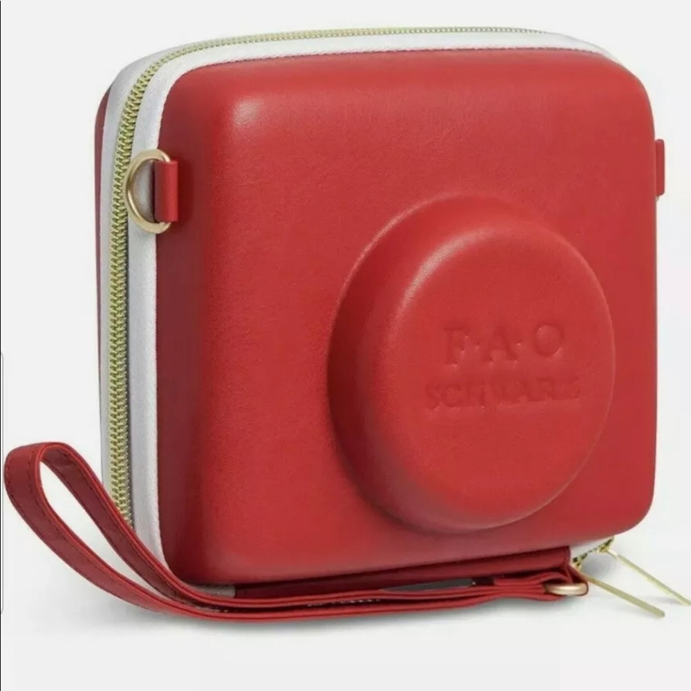 FAO SCHWARZ INSTANT CAMERA CASE NWT - Picture 2 of 4